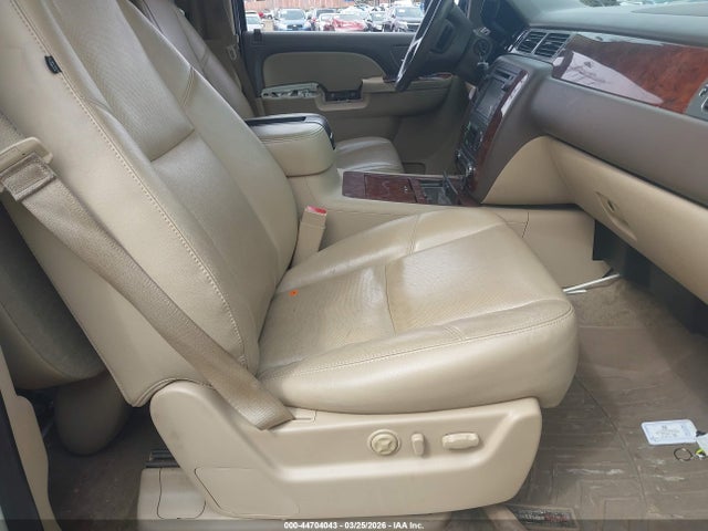 2013 CHEVROLET TAHOE 1GNSKCE01DR201850 Photo 4