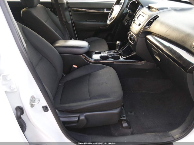 5XYKTCA61EG546098 KIA SORENTO LX