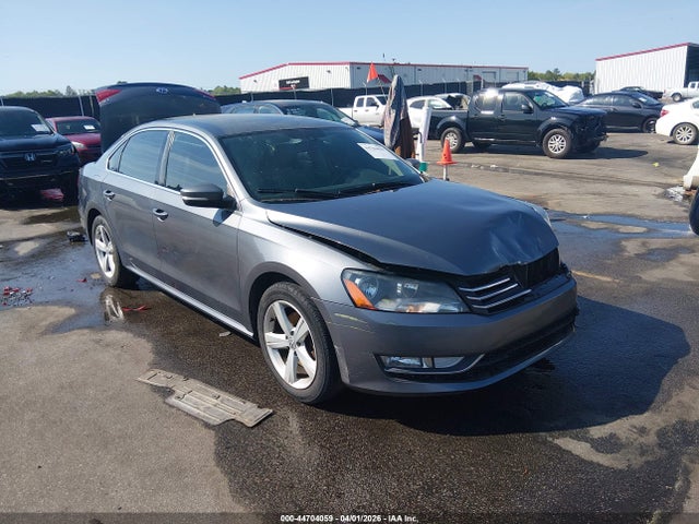 Aukcja sprzedaży 2015 Volkswagen Passat 1.8t Limited Edition, vin: 1VWAT7A33FC077284, numer aukcji: 44704059