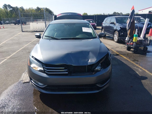 Aukcja sprzedaży 2015 Volkswagen Passat 1.8t Limited Edition, vin: 1VWAT7A33FC077284, numer aukcji: 44704059