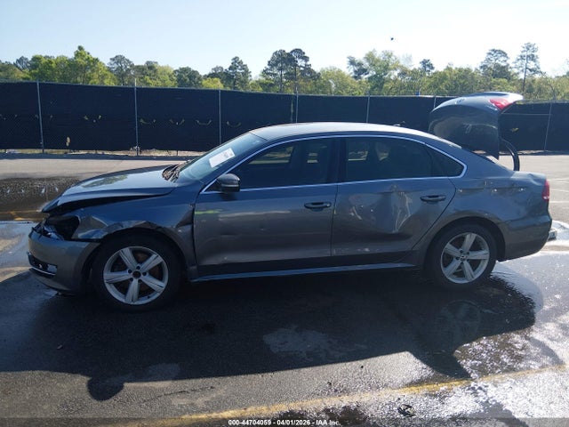 Aukcja sprzedaży 2015 Volkswagen Passat 1.8t Limited Edition, vin: 1VWAT7A33FC077284, numer aukcji: 44704059