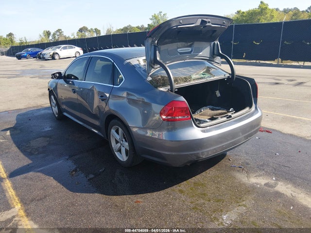 Aukcja sprzedaży 2015 Volkswagen Passat 1.8t Limited Edition, vin: 1VWAT7A33FC077284, numer aukcji: 44704059