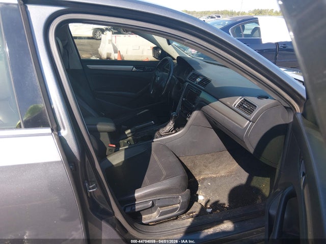 Aukcja sprzedaży 2015 Volkswagen Passat 1.8t Limited Edition, vin: 1VWAT7A33FC077284, numer aukcji: 44704059
