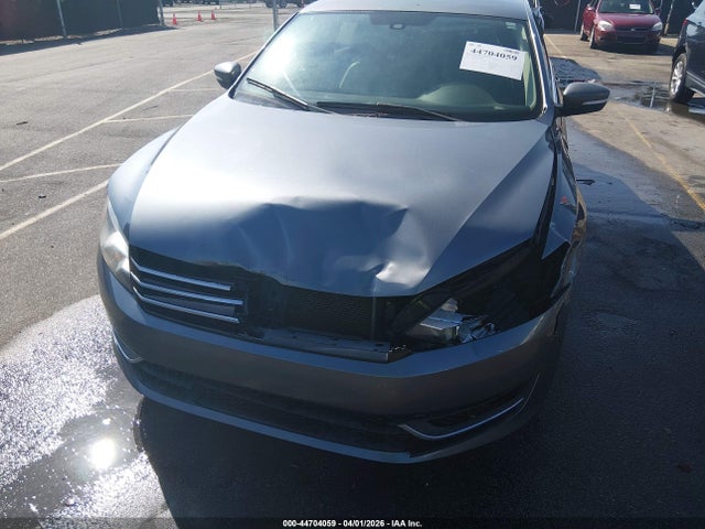 Aukcja sprzedaży 2015 Volkswagen Passat 1.8t Limited Edition, vin: 1VWAT7A33FC077284, numer aukcji: 44704059