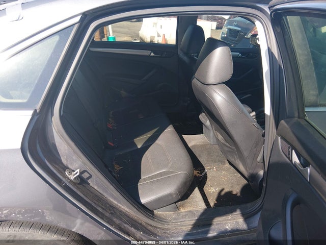 Aukcja sprzedaży 2015 Volkswagen Passat 1.8t Limited Edition, vin: 1VWAT7A33FC077284, numer aukcji: 44704059