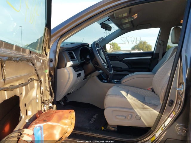 5TDZKRFH7GS169619 Toyota Highlander Le Plus V6