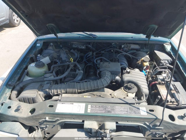 44704096 :رقم المزاد ، 4F4YR12D51TM18818 vin ، 2001 Mazda B2300 Se/sx مزاد بيع