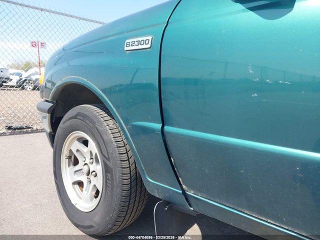 44704096 :رقم المزاد ، 4F4YR12D51TM18818 vin ، 2001 Mazda B2300 Se/sx مزاد بيع