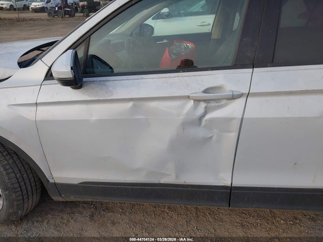 Продажа на аукционе авто 2018 Volkswagen Tiguan 2.0t S, vin: 3VV0B7AX1JM049996, номер лота: 44704124