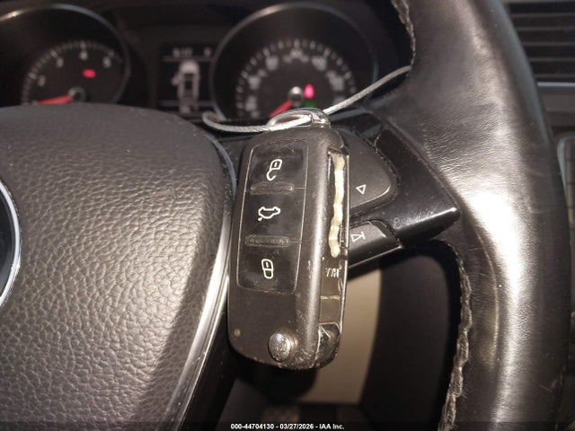 2017 Volkswagen Jetta 1.4t Se მანქანა იყიდება აუქციონზე, vin: 3VWDB7AJ2HM238854, აუქციონის ნომერი: 44704130