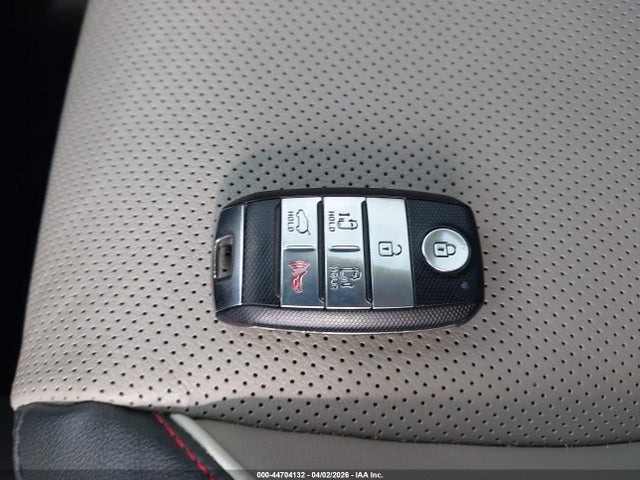 44704132 :رقم المزاد ، KNDMB5C14H6335350 vin ، 2017 Kia Sedona Lx مزاد بيع