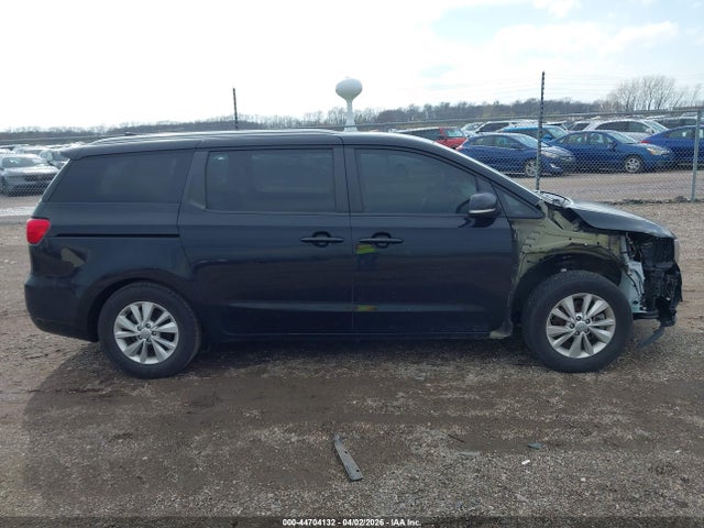 44704132 :رقم المزاد ، KNDMB5C14H6335350 vin ، 2017 Kia Sedona Lx مزاد بيع