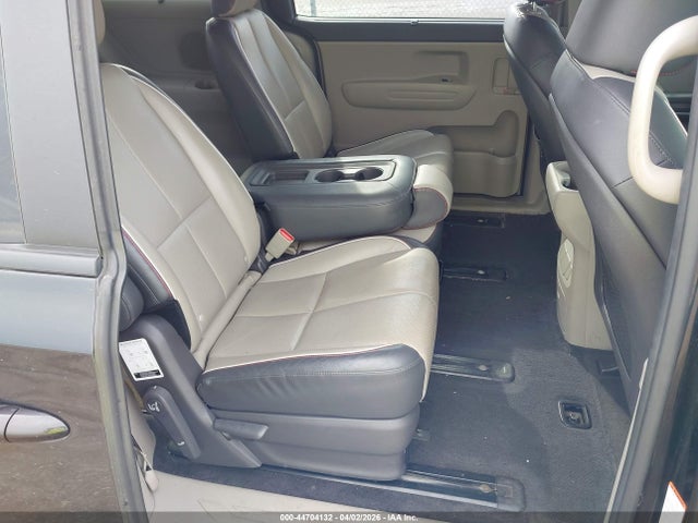 44704132 :رقم المزاد ، KNDMB5C14H6335350 vin ، 2017 Kia Sedona Lx مزاد بيع