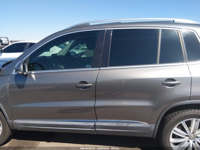 44704181 :رقم المزاد ، WVGAV3AX4EW545962 vin ، 2014 Volkswagen Tiguan Sel مزاد بيع