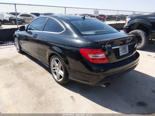 2015 MERCEDES-BENZ C 250 WDDGJ4HB9FG438174 Photo 2
