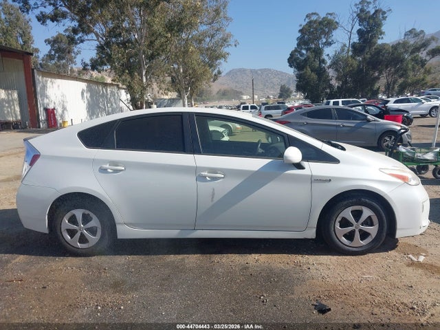 Toyota Prius Two 2015 JTDKN3DU0F0460728 Image 13