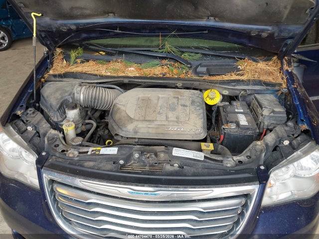 44704470 :رقم المزاد ، 2C4RC1CG7FR618699 vin ، 2015 Chrysler Town & Country Touring-l مزاد بيع