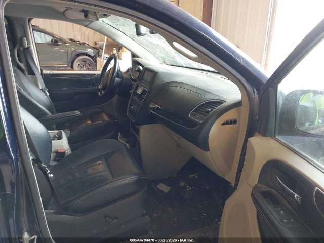 44704470 :رقم المزاد ، 2C4RC1CG7FR618699 vin ، 2015 Chrysler Town & Country Touring-l مزاد بيع