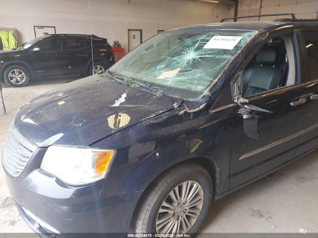 44704470 :رقم المزاد ، 2C4RC1CG7FR618699 vin ، 2015 Chrysler Town & Country Touring-l مزاد بيع