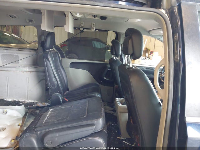 44704470 :رقم المزاد ، 2C4RC1CG7FR618699 vin ، 2015 Chrysler Town & Country Touring-l مزاد بيع