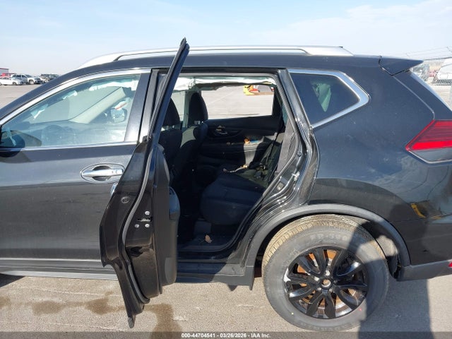KNMAT2MV9HP544416 Nissan ROGUE SV