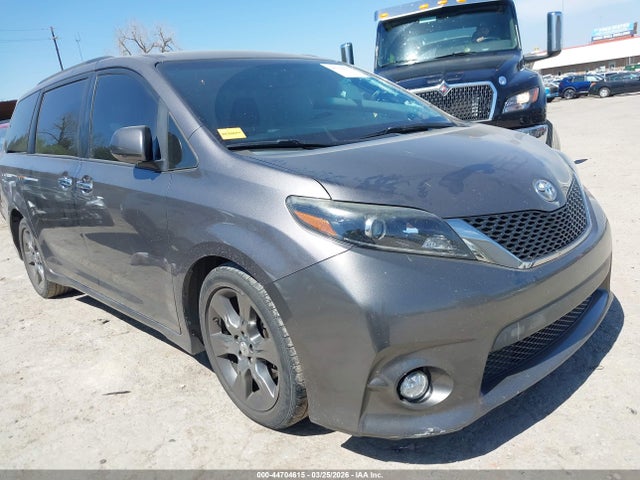 2016 Toyota Sienna Se 8 Passenger მანქანა იყიდება აუქციონზე, vin: 5TDXK3DC8GS700869, აუქციონის ნომერი: 44704615