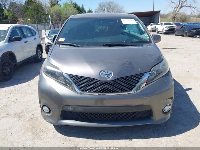 2016 Toyota Sienna Se 8 Passenger მანქანა იყიდება აუქციონზე, vin: 5TDXK3DC8GS700869, აუქციონის ნომერი: 44704615