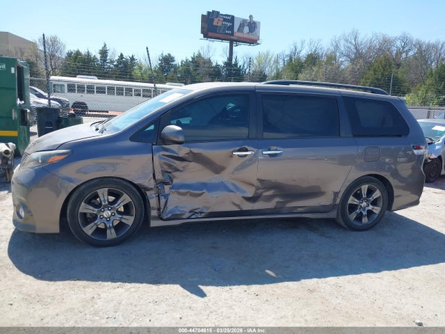 2016 Toyota Sienna Se 8 Passenger მანქანა იყიდება აუქციონზე, vin: 5TDXK3DC8GS700869, აუქციონის ნომერი: 44704615