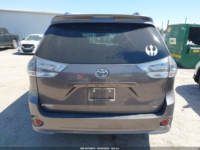 2016 Toyota Sienna Se 8 Passenger მანქანა იყიდება აუქციონზე, vin: 5TDXK3DC8GS700869, აუქციონის ნომერი: 44704615