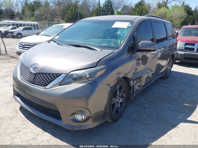 2016 Toyota Sienna Se 8 Passenger მანქანა იყიდება აუქციონზე, vin: 5TDXK3DC8GS700869, აუქციონის ნომერი: 44704615