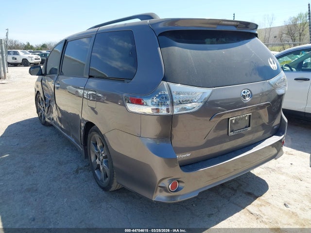 2016 Toyota Sienna Se 8 Passenger მანქანა იყიდება აუქციონზე, vin: 5TDXK3DC8GS700869, აუქციონის ნომერი: 44704615