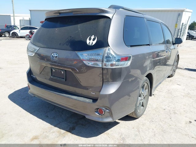 2016 Toyota Sienna Se 8 Passenger მანქანა იყიდება აუქციონზე, vin: 5TDXK3DC8GS700869, აუქციონის ნომერი: 44704615