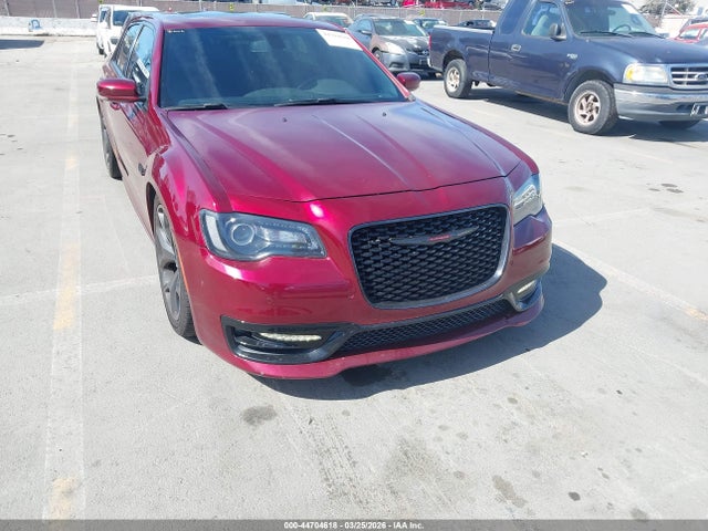 44704618 :رقم المزاد ، 2C3CCABT2MH589334 vin ، 2021 Chrysler 300 مزاد بيع