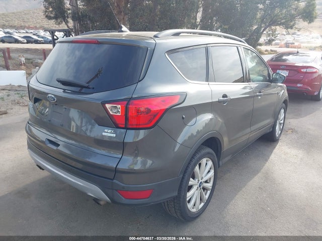 1FMCU0HD0KUA35718 Ford ESCAPE SEL