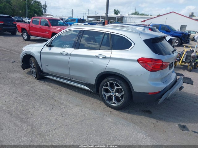 2018 BMW X1 WBXHU7C38J5H41352 Photo 2