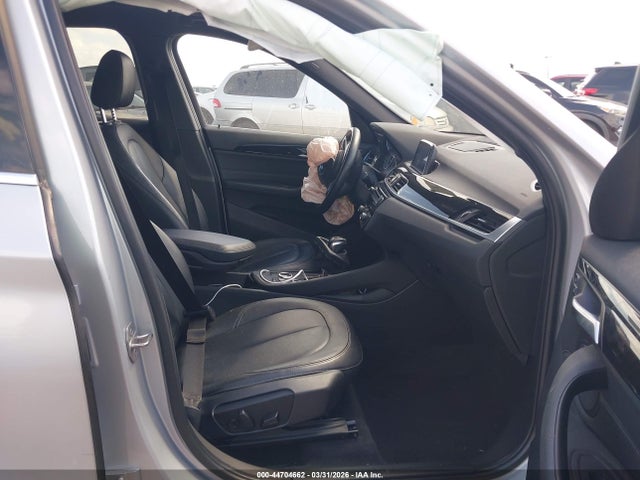 2018 BMW X1 WBXHU7C38J5H41352 Photo 4