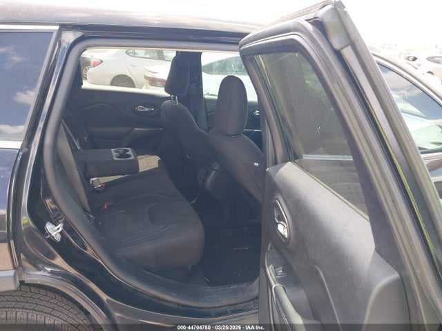 2019 Jeep Cherokee Latitude Fwd მანქანა იყიდება აუქციონზე, vin: 1C4PJLCB8KD331883, აუქციონის ნომერი: 44704780
