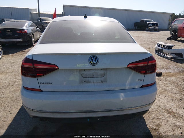 44704873 :رقم المزاد ، 1VWAA7A33JC038399 vin ، 2018 Volkswagen Passat 2.0t R-line/2.0t S مزاد بيع