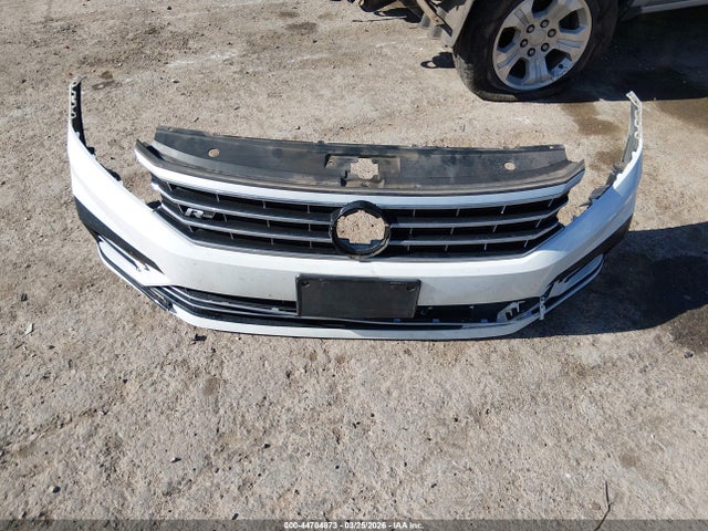 44704873 :رقم المزاد ، 1VWAA7A33JC038399 vin ، 2018 Volkswagen Passat 2.0t R-line/2.0t S مزاد بيع