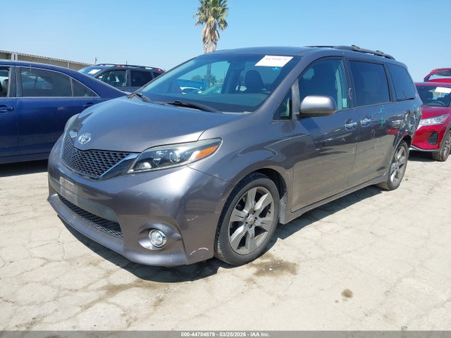 Toyota Sienna Se 8 Passenger 2017 5TDXZ3DC0HS891927 Image 2
