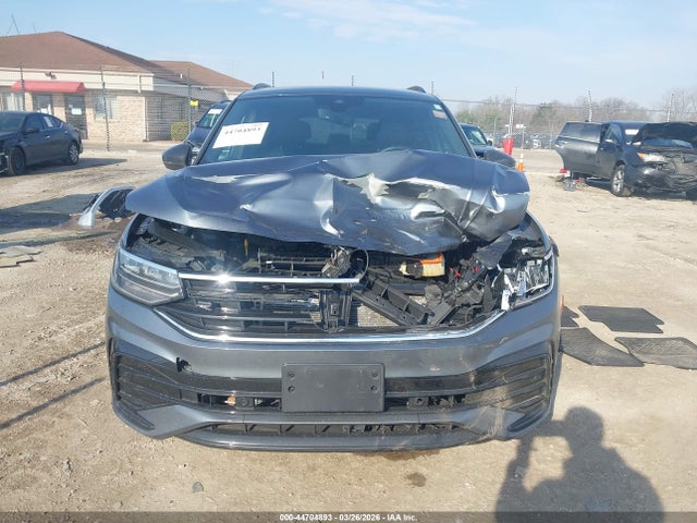 Продажа на аукционе авто 2022 Volkswagen Tiguan 2.0t Se R-line Black, vin: 3VV8B7AX4NM129768, номер лота: 44704893