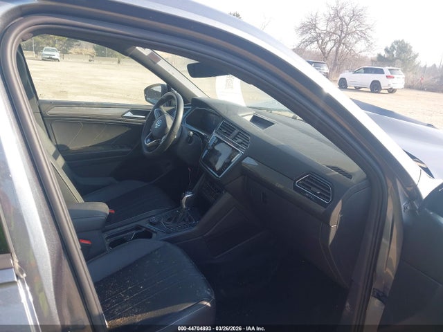 Продажа на аукционе авто 2022 Volkswagen Tiguan 2.0t Se R-line Black, vin: 3VV8B7AX4NM129768, номер лота: 44704893