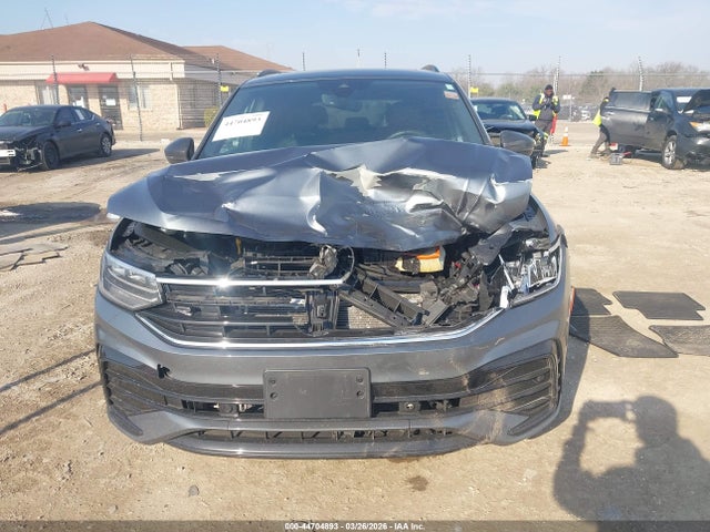 Продажа на аукционе авто 2022 Volkswagen Tiguan 2.0t Se R-line Black, vin: 3VV8B7AX4NM129768, номер лота: 44704893