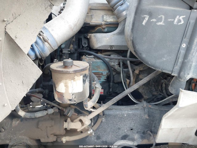 44704897 :رقم المزاد ، 2HSFMAMR3XC030522 vin ، 1999 International 9200 مزاد بيع