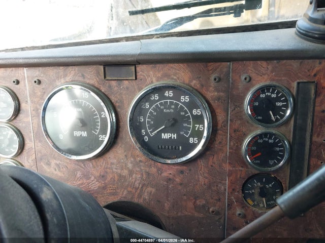 44704897 :رقم المزاد ، 2HSFMAMR3XC030522 vin ، 1999 International 9200 مزاد بيع