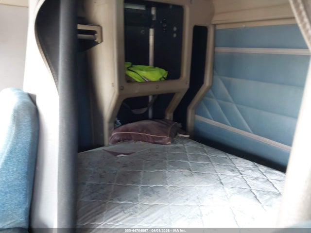44704897 :رقم المزاد ، 2HSFMAMR3XC030522 vin ، 1999 International 9200 مزاد بيع