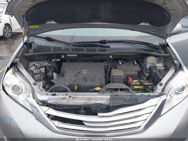 5TDYK3DCXFS631363 Toyota Sienna Xle Premium 8 Passenger