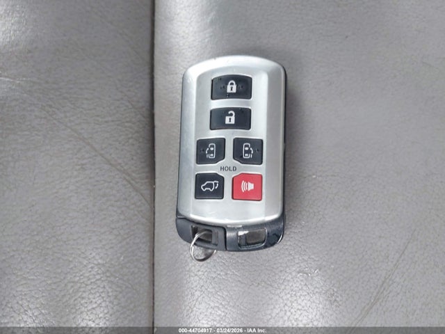 5TDYK3DCXFS631363 Toyota Sienna Xle Premium 8 Passenger