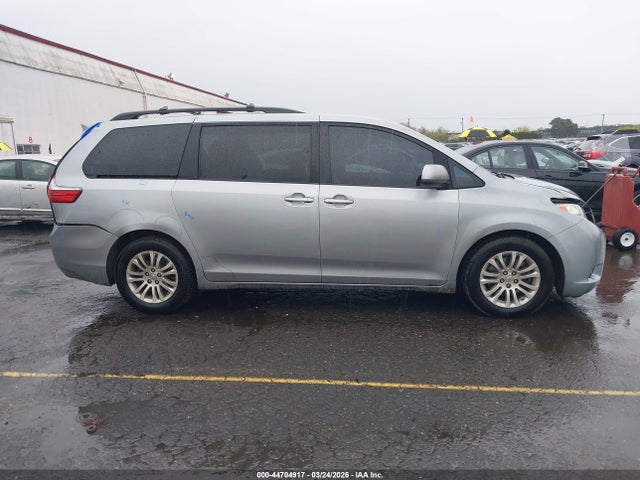 5TDYK3DCXFS631363 Toyota Sienna Xle Premium 8 Passenger