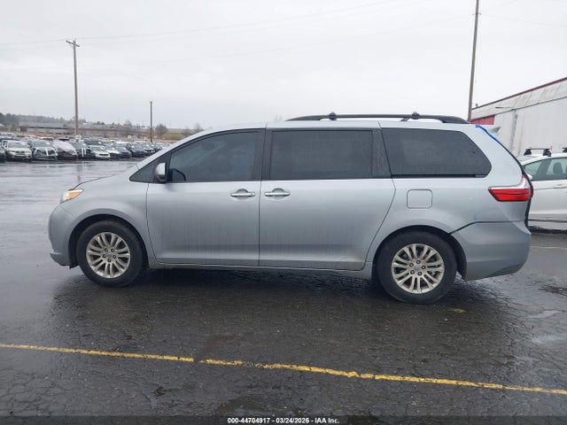 5TDYK3DCXFS631363 Toyota Sienna Xle Premium 8 Passenger